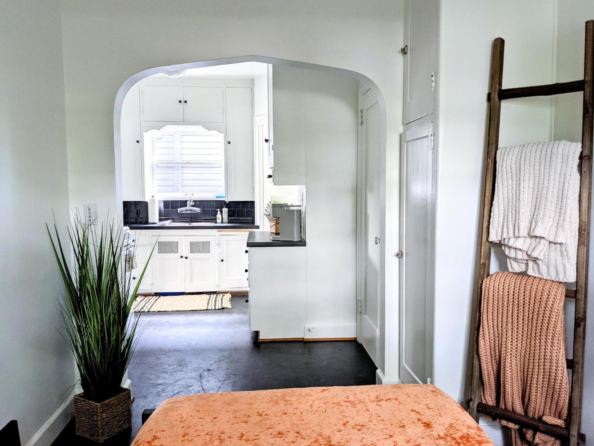 Collection - Boho Oasis In Ladd's Addition With 2 Beds Apartment *