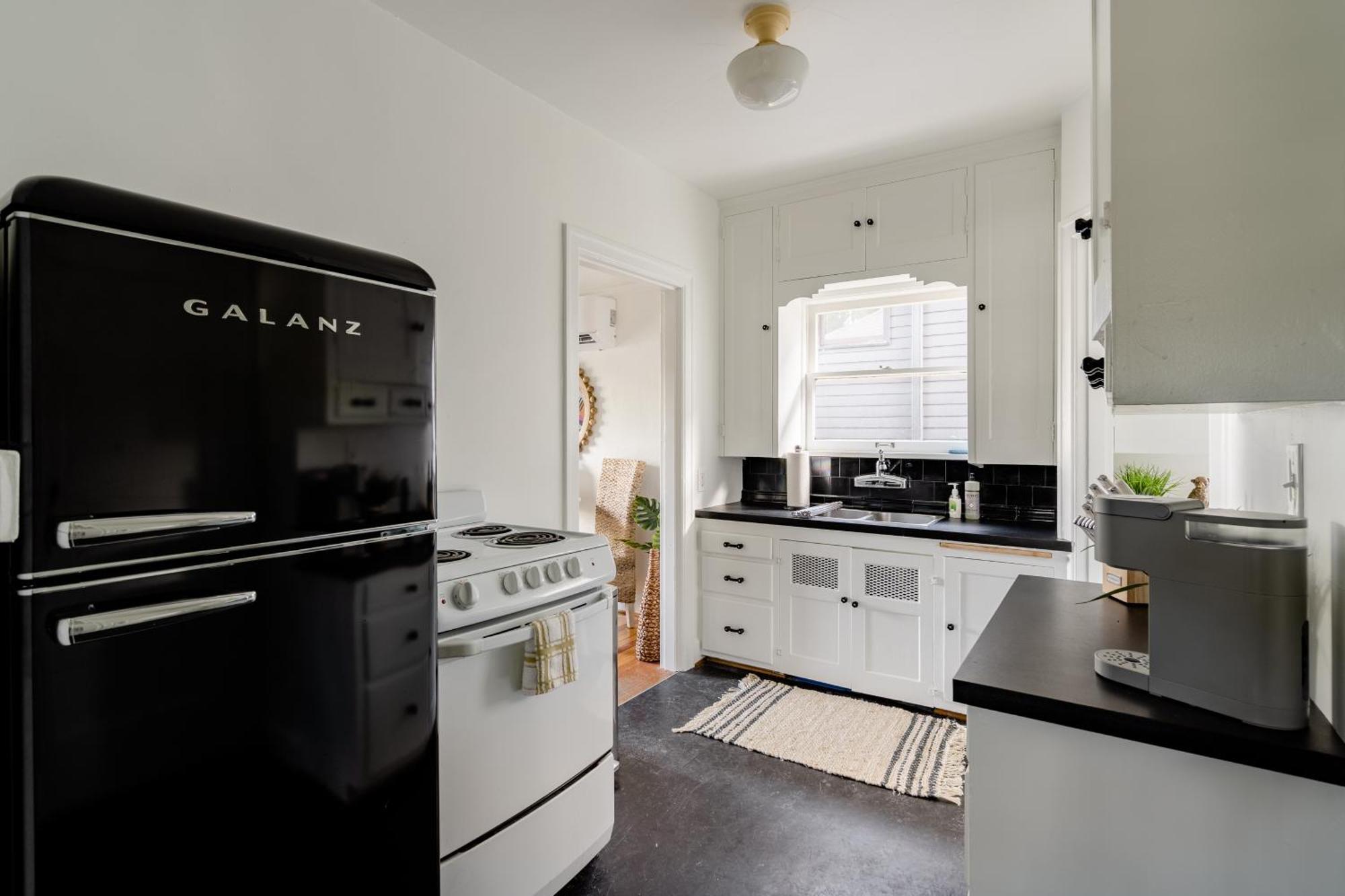 Apartment Collection - Boho Oasis In Ladd's Addition With 2 Beds *
