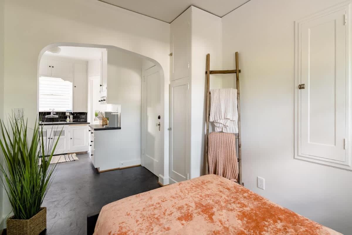 Collection - Boho Oasis In Ladd's Addition With 2 Beds Apartment